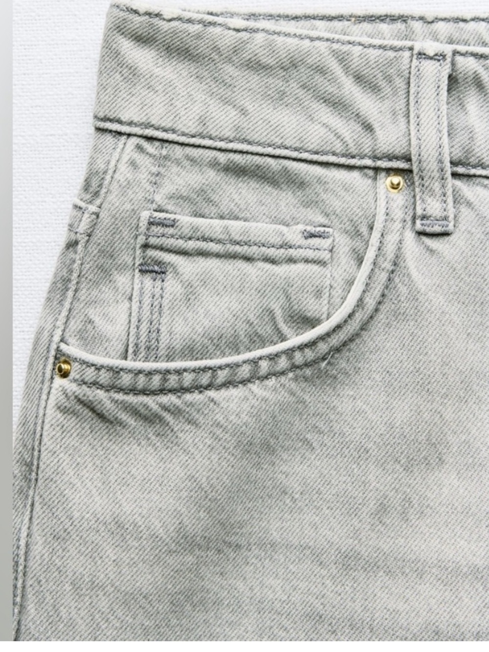 Zara Z1975 Mid-Rise Wide Leg Jeans ✨
NWOT • Size 27 / US 4 - Picture 4 of 8